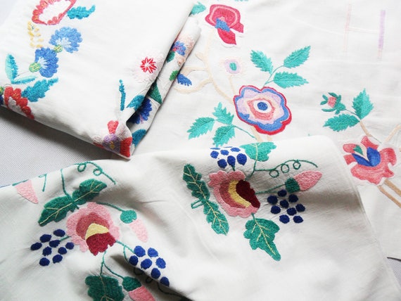 4 Vintage Embroidered pieces Scrap Fabric Quilts Scrap Fabric Patchwork Crafts Supplies Remnant Fabric Sewing Supplies Large Piece