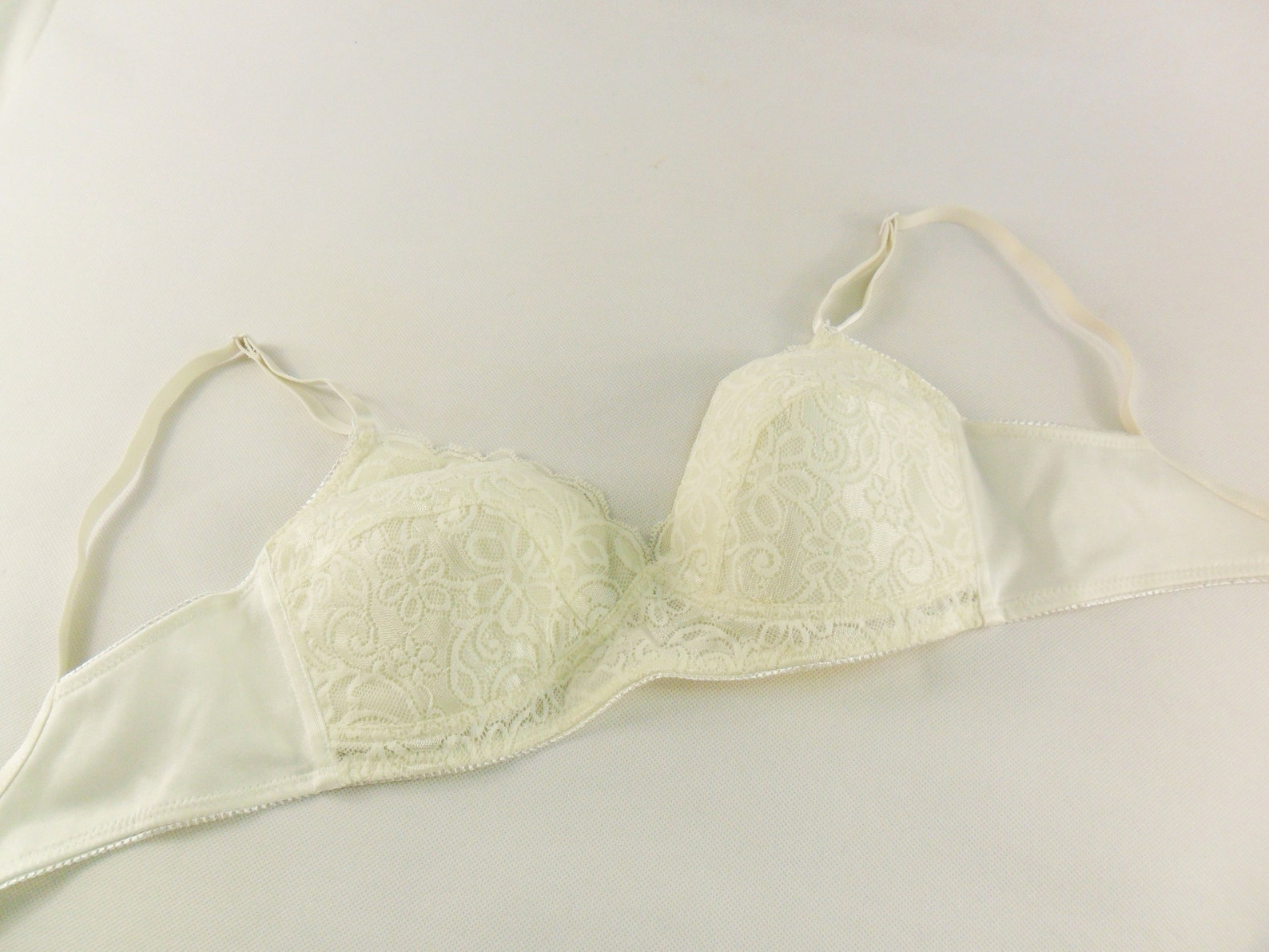 Lace sexy bra Vintage ivory retro bralette size 32B Soft Etsy