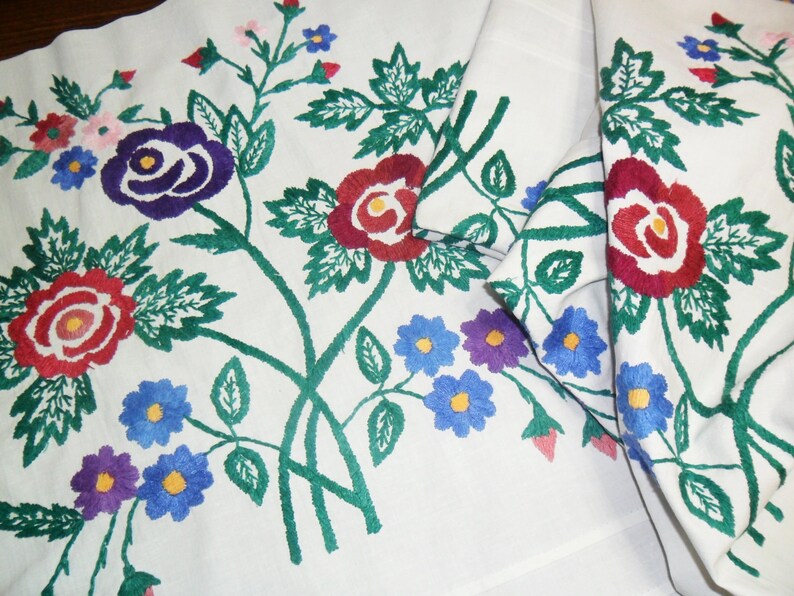 4 Vintage Embroidered pieces Scrap Fabric Quilts Scrap Fabric Patchwork Crafts Supplies Remnant Fabric Sewing Supplies Large Piece