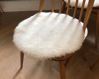 Coussin de siège en peau de mouton, coussin de siège court en laine ivoire, coussin de chaise, coussin de chaise blanc, housse de siège en peau de mouton, cadeau incroyable