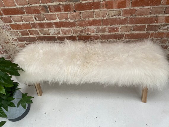 Banc Ottoman MILABERT En Chêne Argenté Et Peau De Mouton Islandaise - 4 Pieds