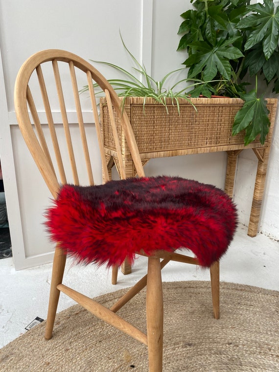 Rot mit schwarzen Spitzen Sitzkissen, echtes Schaffell, rot mit schwarzen Spitzen, echtes Schaffell, tolles Geschenk