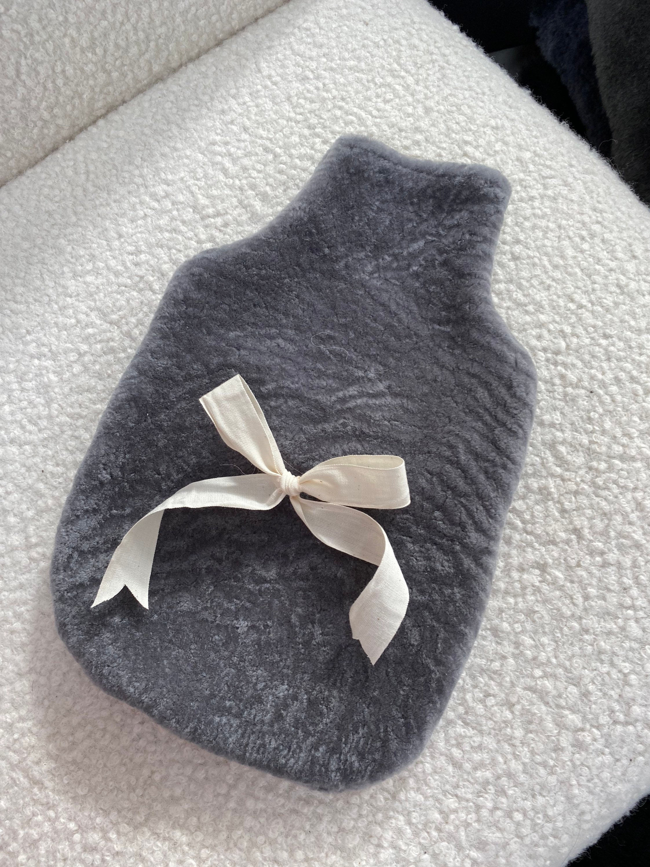 Beau Et Confortable Fauteuil à Oreilles En Peau De Mouton Avec Une Merveilleuse Patine