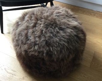 Pouf poggiapiedi in pelle di pecora marrone naturale, pouf con bottoni rotondi