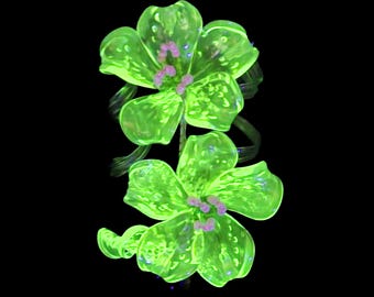 Uranium glass stem Vase Daisy Orchid plant flowers on stone Art ornament Czech hand made Lampwork