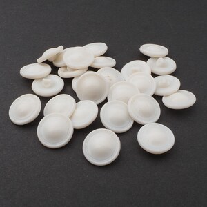 lot 24pcs, 18mm, Czech vintage concentric ribbed uranium white glass buttons 18mm