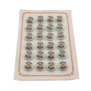 Cartão 24 peças 13 mm flores vintage pintadas à mão tchecas botões de vidro verde mentol