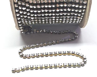 Labrador MC Chaton Rhinestone raw brass cup chain Preciosa SS 19, 1 meter
