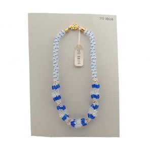 Collana vintage ceca a 3 fili da 16" con perline di vetro pentagonali blu trasparenti