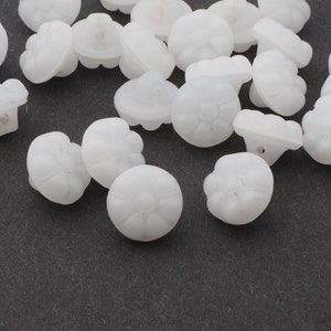 lot 24pcs 10mm Czech vintage dimi white flower glass buttons