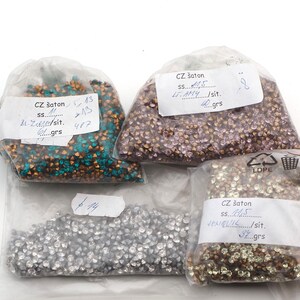 Lot de 4 sachets de 210 g, ss11-12, échelle tchèque vintage, strass en verre taillé à facettes, améthyste, jaune, cristal, noir, zircon
