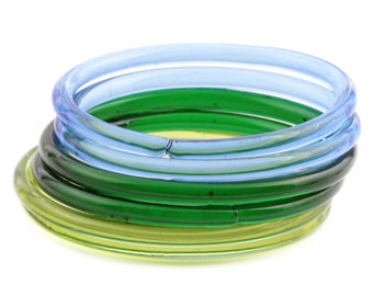 6 antike böhmische blaue, smaragdgrüne und grüne Glas Armreifen 55-58mm