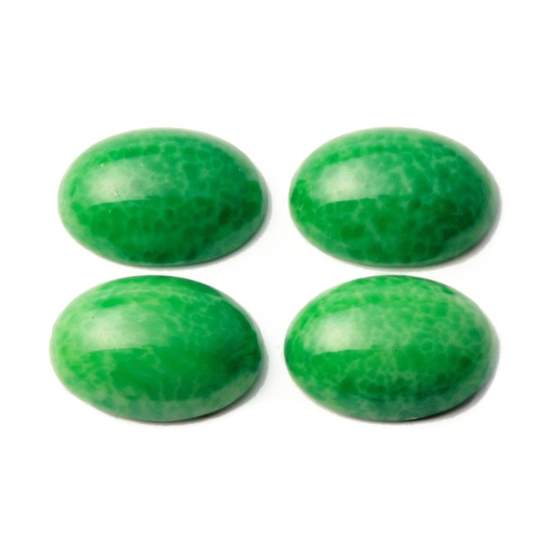 20 pcs. Uranium Cabochon Oval 8*6 mm yellow opal glass with a gold base