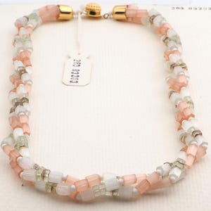 Vintage Tsjechische gedraaide 3 strengen 18" ketting roze frost satijnen atlas glaskralen