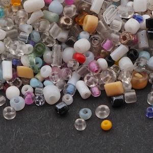 Lot 1350 Vintage tschechische gemischte 3D Rocailles Glasperlen
