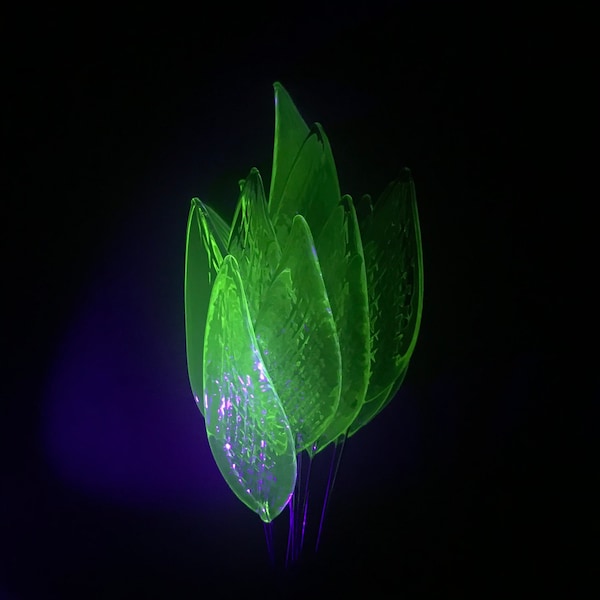 Czech lampwork uranium glass flower leaf headpin bead (1 bead)