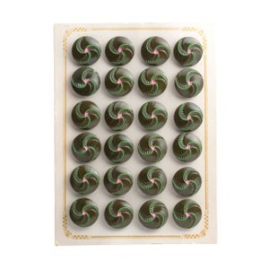 Kaart 24 stuks 18 mm vintage Tsjechische bruine spiraalvormige glazen knopen uit de jaren 1920