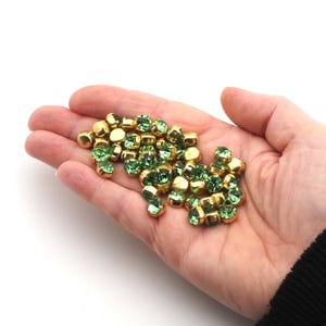 Lot 50pcs, Vintage Peridot Green glue soldering round Brass Montees 8 mm faceted MC rhinestones Preciosa fancy chaton stones