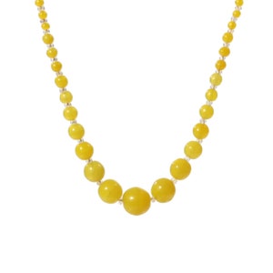 Collier vintage 18&quot; perles de verre jaunes semi-translucides tchèques