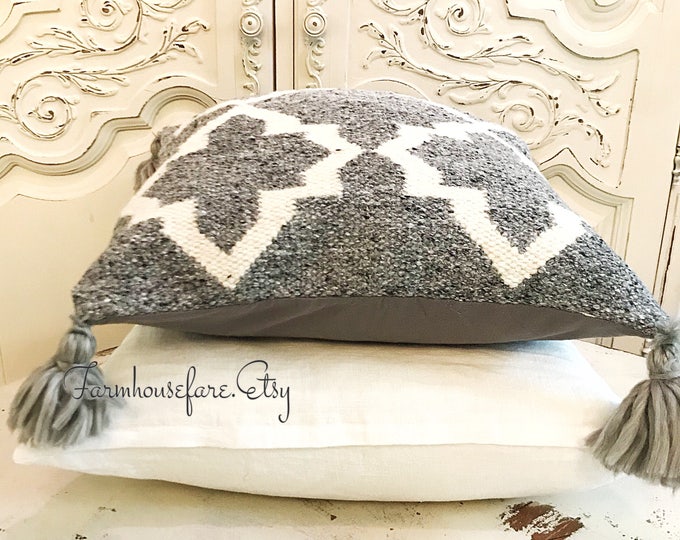 Chunky Knit Wool Throw Pillows With Pom Pom Tassels Farmhouse Etsy