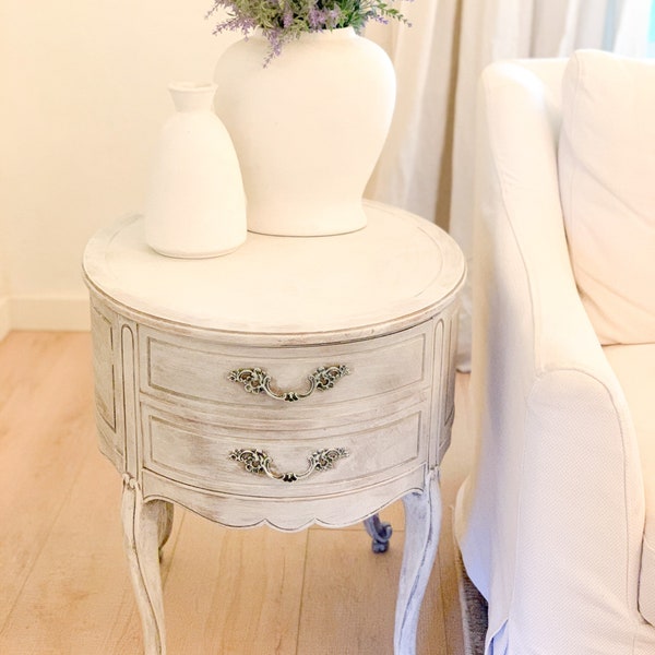 French Provincial End Table/White Distressed Oval Bed side Table/Hand Painted Up-cycled Furniture/Shabby Chic Decor
