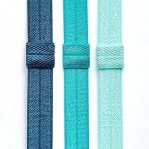 Elastic band to securely keep your planner closed. With a pen holder loop. Available in deep cyan, cyan and aqua.