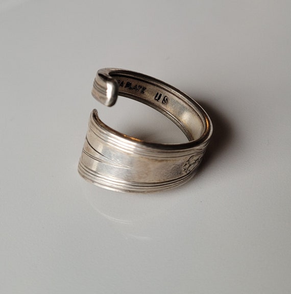 Vintage Ring Size 10 Rustic Metal V Spoon Ring La… - image 2
