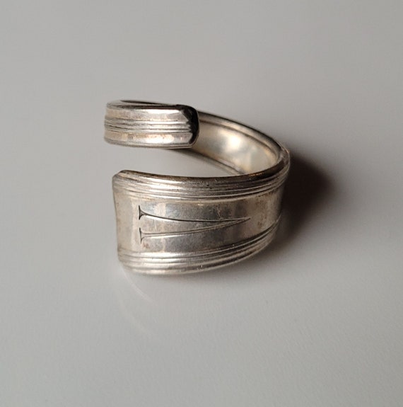 Vintage Ring Size 10 Rustic Metal V Spoon Ring La… - image 1