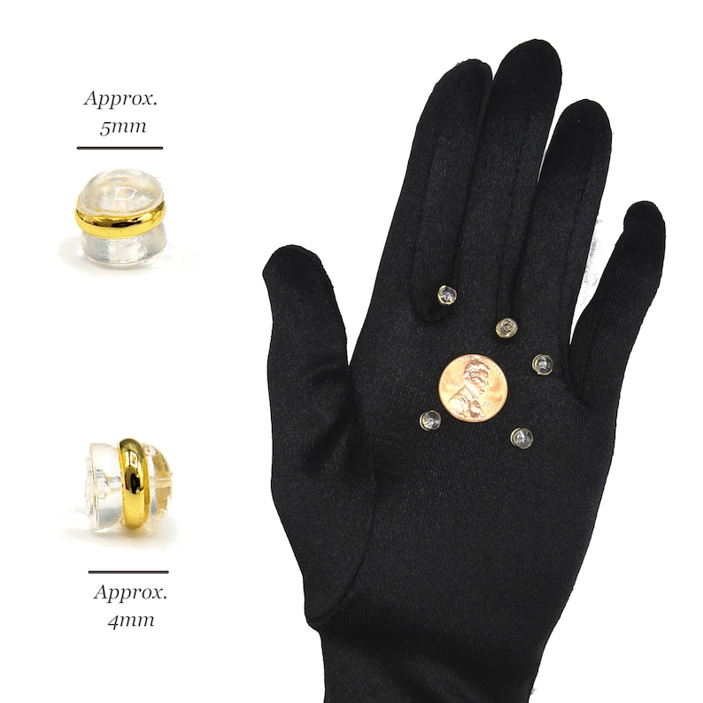 Puede incluir: Primer plano de dos hallazgos de joyer&iacute;a de c&uacute;pula de vidrio transparente con borde dorado. El hallazgo m&aacute;s grande tiene un di&aacute;metro de aproximadamente 5 mm y el m&aacute;s peque&ntilde;o tiene un di&aacute;metro de aproximadamente 4 mm. Los hallazgos se muestran sobre un fondo blanco.