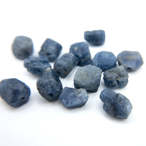5/10 pezzi di perle di zaffiro blu grezzo da 6-10 mm • Pepite di pietra preziosa grezza forata al centro • Pietre sciolte di cristallo blu naturale • Pietra portafortuna di settembre