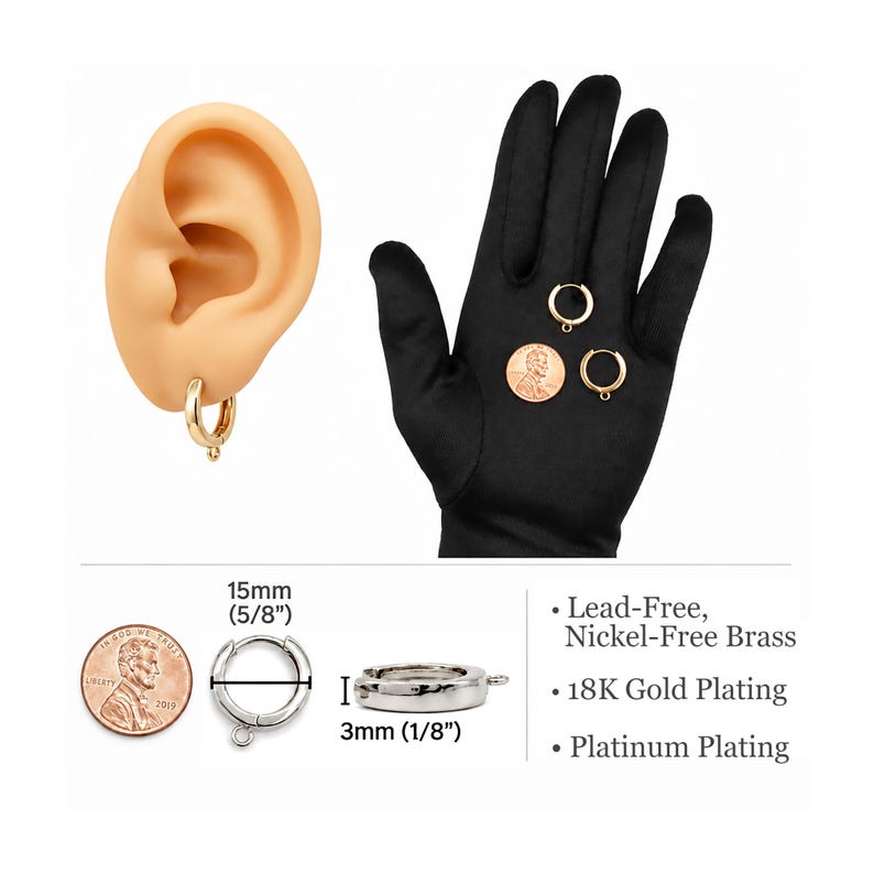 Op de afbeelding: Goudkleurige oorring met een kleine lusbevestiging, getoond op een oormodel en in een hand. Bevat tekst: 15mm (5/8"), 3mm (1/8"), loodvrij, nikkelvrij messing, 18K goudverguld, platina verguld en een penny voor de schaal.
