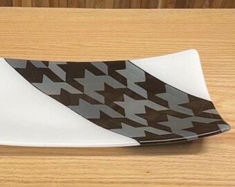 Houndstooth Band (Gray & Black) Platter — 14.75” x 7.25”