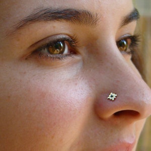 14k gouden saffierchakana-neusknop, Inca-kruisneuspin