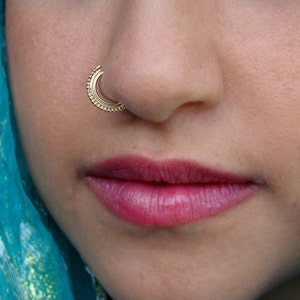 Anneau de nez en or, anneau de nez aztèque, anneau de nez indien, anneau de nez, anneau de septum, anneau de nez en or 14 carats, anneau de narine, cerceau de nez tribal, homme en feu