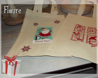 A batch of two Christmas gift bags 4