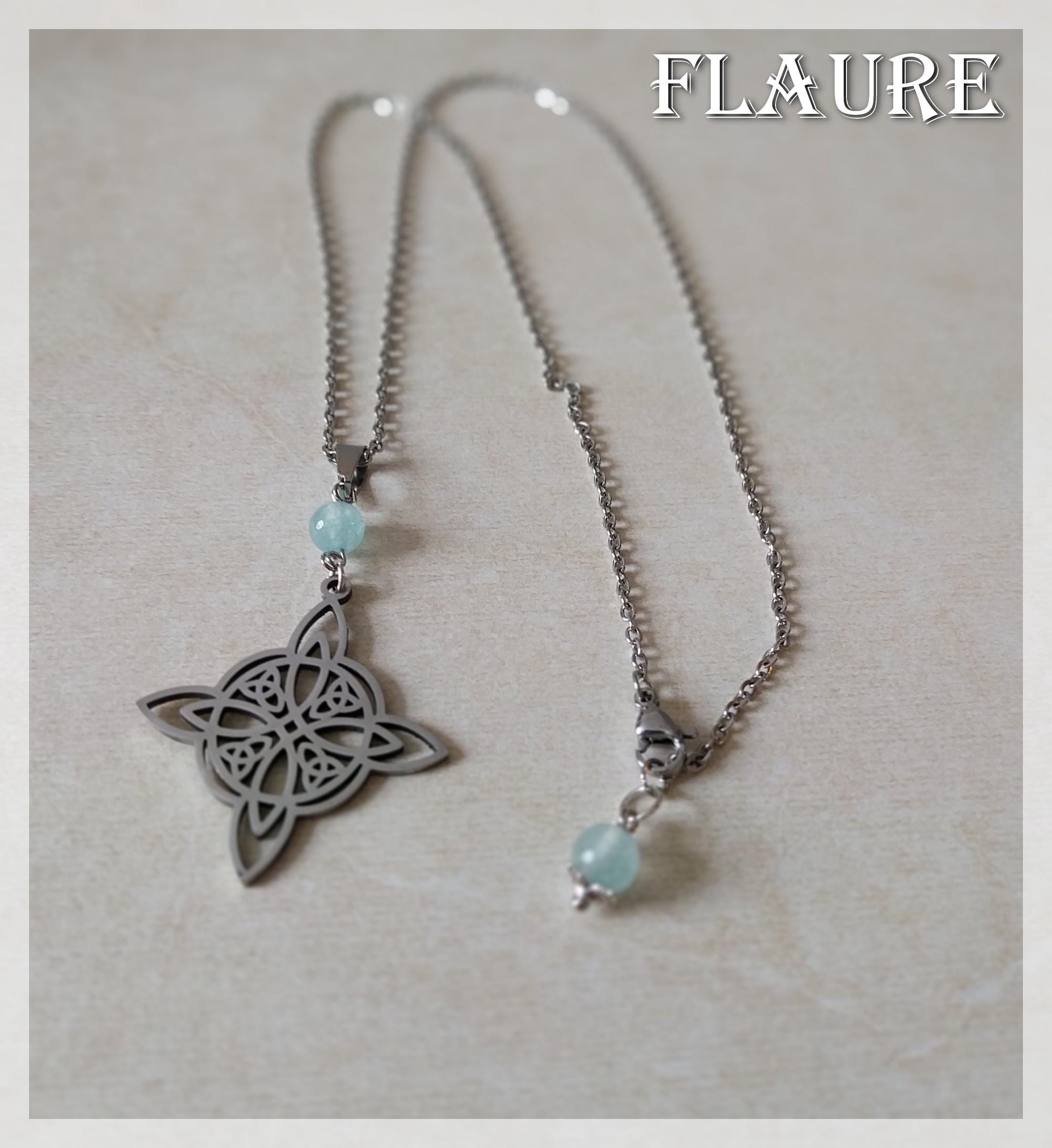 Grand Pendentif noeud celtique en métal doré 7cm