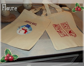 A batch of two Christmas gift bags 2