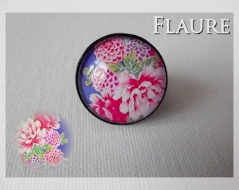 Round black ring "Fleurs du japon", cabochon ring, cabochon jewelry, flower, flower jewelry, flower ring, gift idea