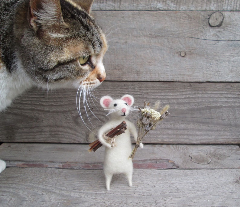 Felted Rat with holds and bouquet of field flowers Wool mouse White Mouse Organic Gift Autumn Decor Animal felted Doll house Felt Woodland image 1