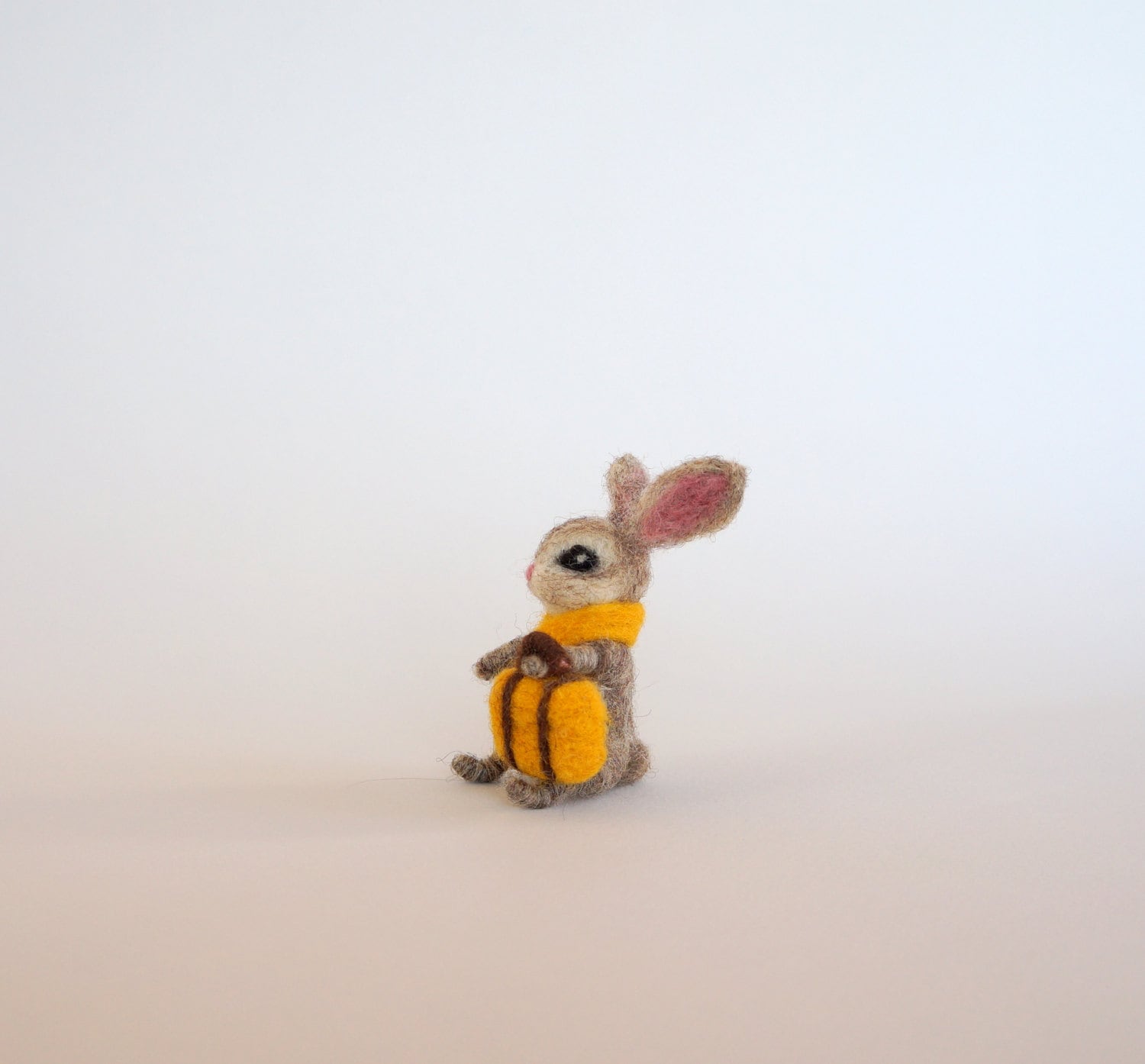 Traveler bunny Tiny felt animal Wool Rabbit Cute decor Mini bunny Felt figurine Waldorf sculpture Doll house Gift animal lover