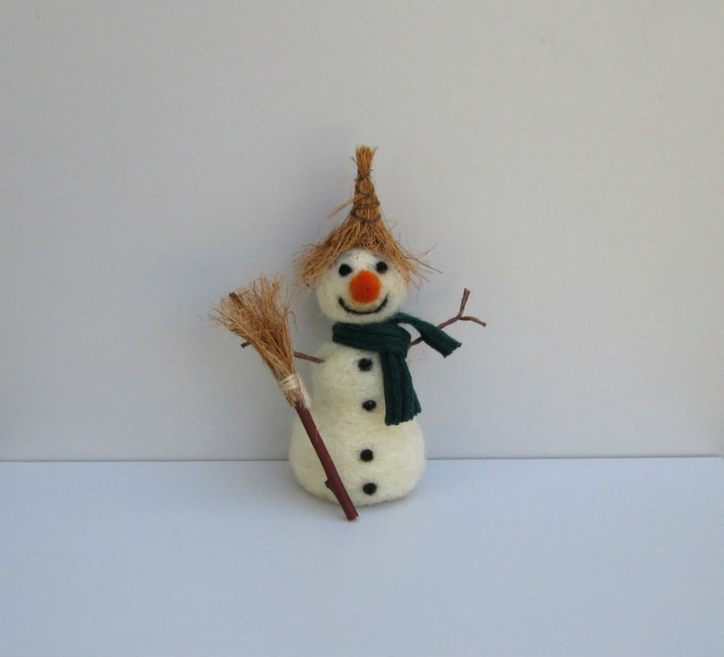 Felt Snowman Christmas ornament Winter figurine Xmas decoration straw hat Felted miniature snowman Hanging Woolen ornament Dollhouse