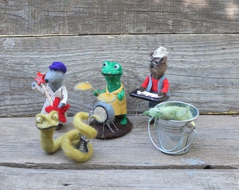 Christmas Muppet Nightmare band Emmet otter&#39;s Jug-band Christmas Dressed animal Felt Christmas Organic Art dolls Winter Decor Wool animal