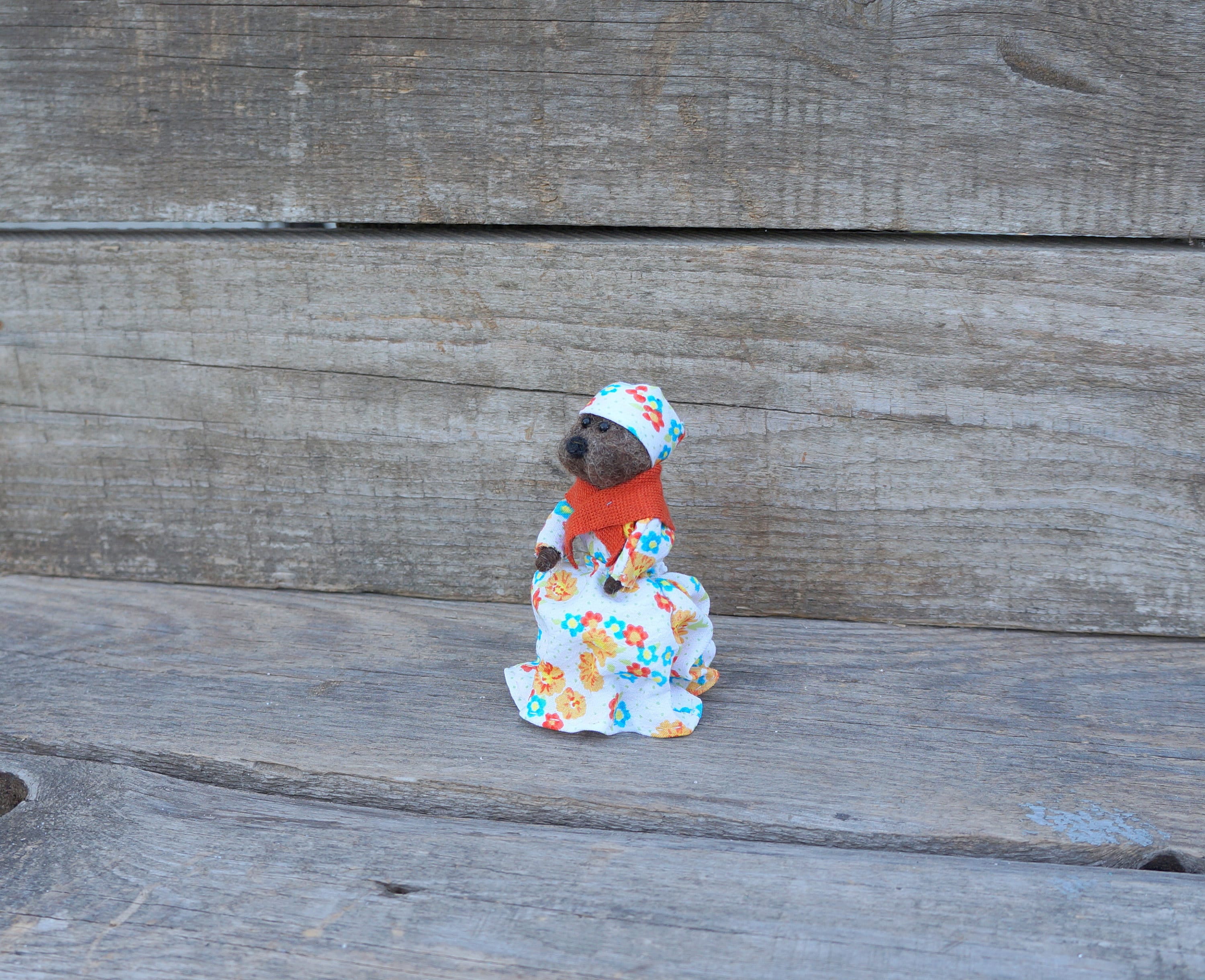 Felted Mother otter Christmas Muppet Emmet otter's Jug-band Alice Otter Christmas miniature Dressed animal Art dolls Winter Decor Dollhouse