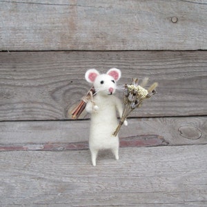 Felted Rat with holds and bouquet of field flowers Wool mouse White Mouse Organic Gift Autumn Decor Animal felted Doll house Felt Woodland image 3