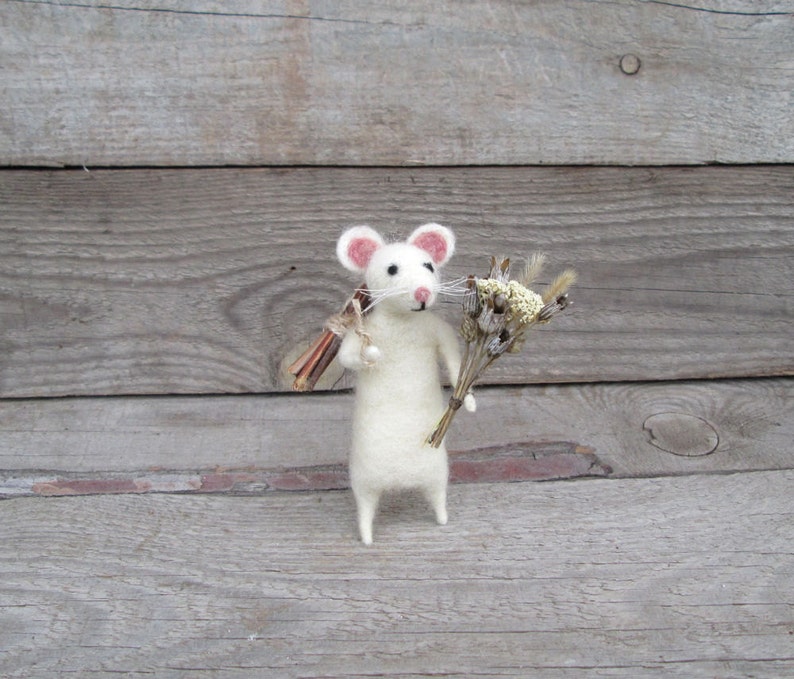 Felted Rat with holds and bouquet of field flowers Wool mouse White Mouse Organic Gift Autumn Decor Animal felted Doll house Felt Woodland image 3