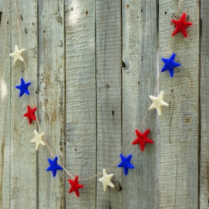 Filtstjärngirlang, patriotisk 4 juli-dekoration, röd vit blå sparklaff
