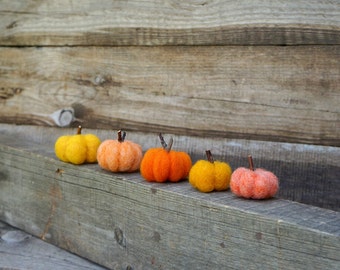 Felted pumpkins Tiny pumpkins Thanksgiving set of 5 Orandge pumpkins Baby shower favor Halloween decor Rustic Home decoration