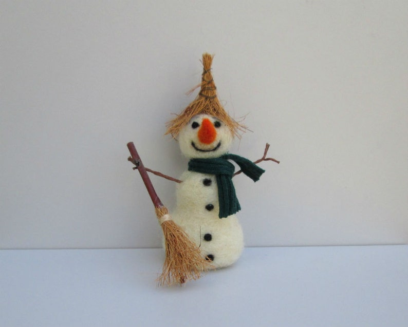 Felt Snowman Christmas ornament Winter figurine Xmas decoration straw hat Felted miniature snowman Hanging Woolen ornament Dollhouse