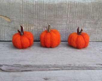 Orange pumpkins Small Wool pumpkin Fall decoration Felted home decor Halloween decor Baby shower favor Rustic decor Thanksgiving set of 3