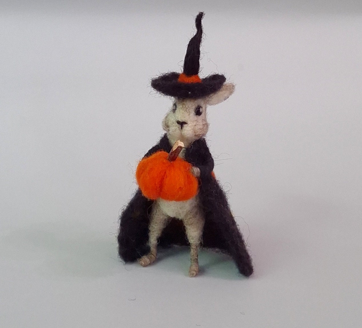 Souris En Feutre De Laine Fabriquée à La Main Avec Une Figurine De